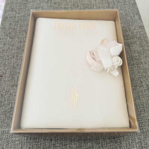 Amour Wedding Photo Album Ivory Satin Memories Book - Picture 5 of 6